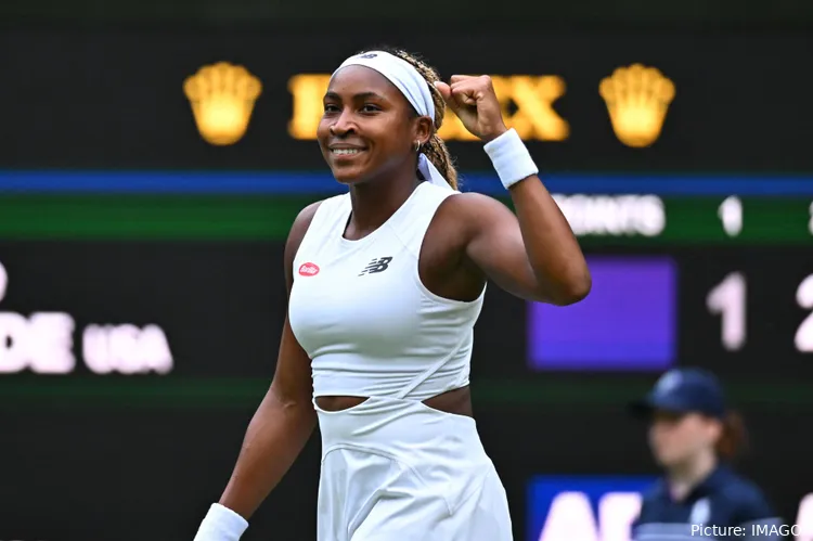 Coco Gauff surprisingly beats Iga Swiatek, Carlos Alcaraz and Novak Djokovic to award in ceremony hosted by Serena Williams