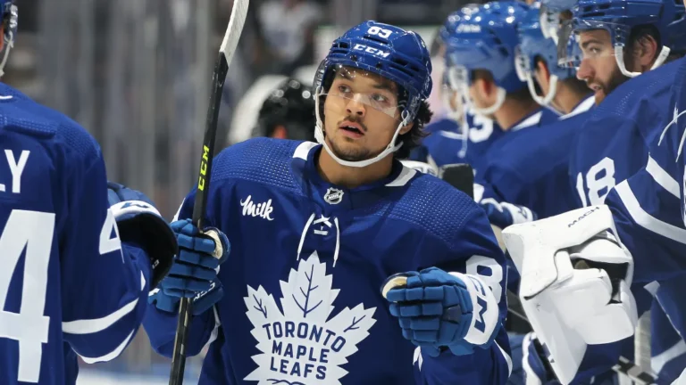 Toronto Maple Leafs better not trade Nick Robertson