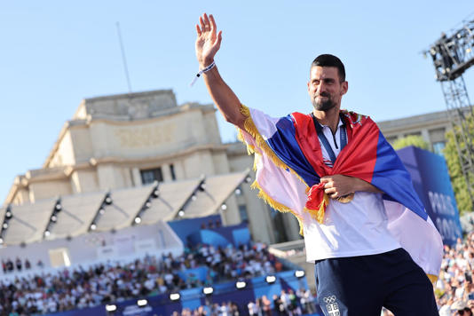 WATCH – Novak Djokovic gives a beautiful gift to his fans