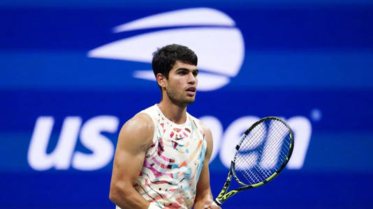 What tennis achievement is Carlos Alcaraz targeting at the US Open?