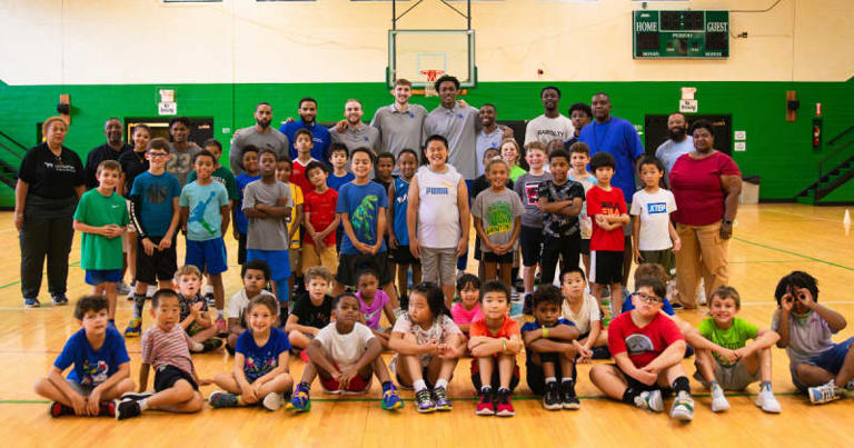 Kentucky Basketball players make surprise appearance at local basketball camp