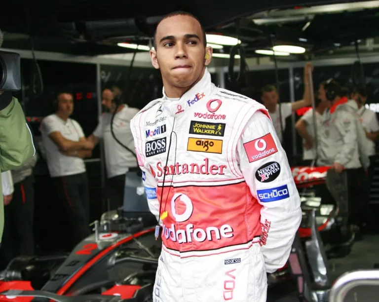 Lewis Hamilton picks out exactly when he made career-defining Mercedes call