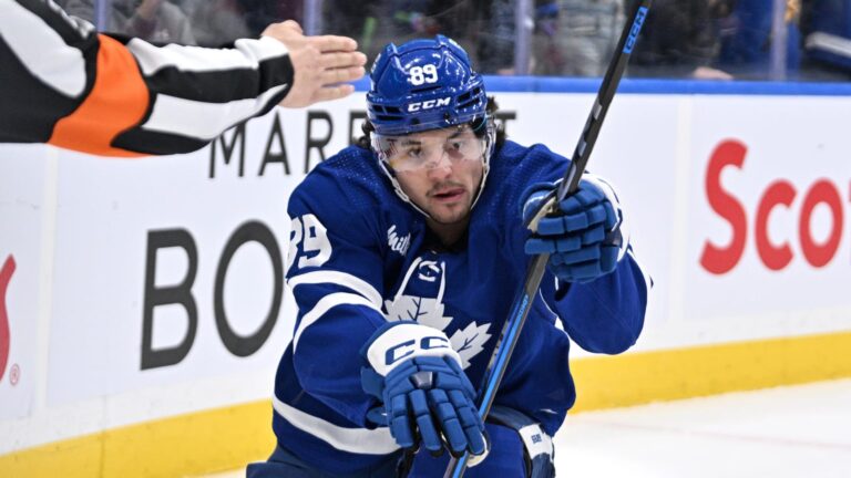 Rift between Toronto Maple Leafs and Nick Robertson deepens as he awaits trade